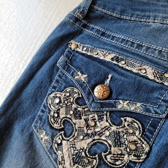 ND Weekend Shorts Womens 10 Mid Rise Cuffed Blue Denim Dark Wash Comfort Ladies - Picture 8 of 10